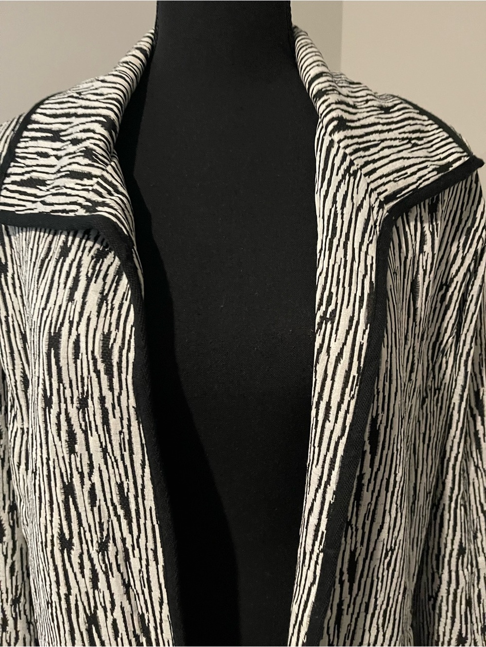 Black & White Textured Open Front Women's Jacket
